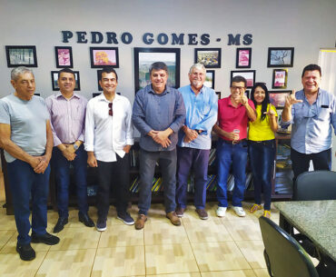 Com prefeito de Pedro Gomes