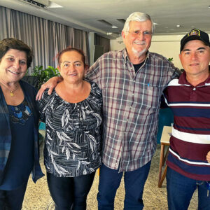 Reunião com companheiros de Antônio João