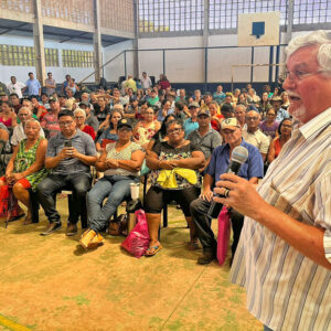 Entrega de títulos no Assentamento Patagônia