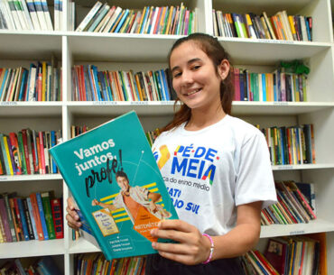 Natasha Ferreira, aluna que representou MS no lançamento do programa Pé-de-Meia, em Brasília (foto: Gerson Oliveira/Correio do Estado)