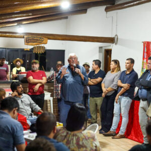 Com companheiros e companheiras de Itaquiraí