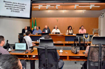 Deputados vão intermediar demanda de pescadores com Governo do Estado