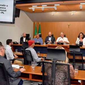 Deputados vão intermediar demanda de pescadores com Governo do Estado