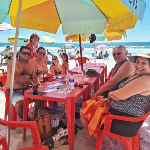 Sábado de sol com a família na praia