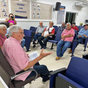 Com companheiros e companheiras de Costa Rica