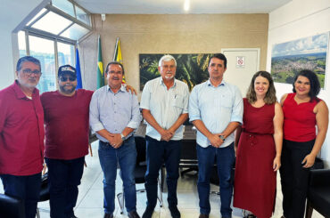 Recebidos pelo prefeito de Cassilândia