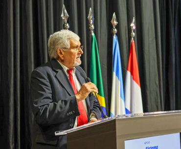 "Aqui estão os que ousaram sonhar com a Rota Bioceânica", diz Zeca em fórum internacional