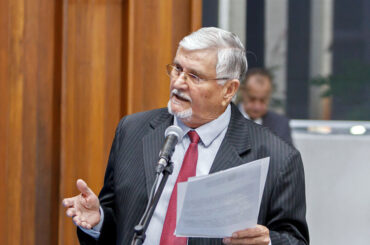 Zeca pede veículo para transporte de produtos da agricultura familiar em Paranhos