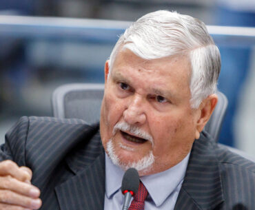 Zeca participa de encontro com lideranças da indústria de papel e celulose em Brasília