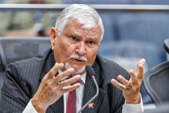 Deputado Zeca do PT, durante defesa do projeto do Selo em sessão da Alems