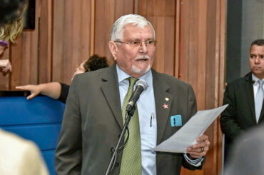 Zeca pede construção de centros esportivos comunitários em assentamentos de Tacuru