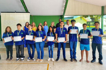 Zeca apresenta moção de congratulação a estudantes de Selvíria por medalha na Olitef