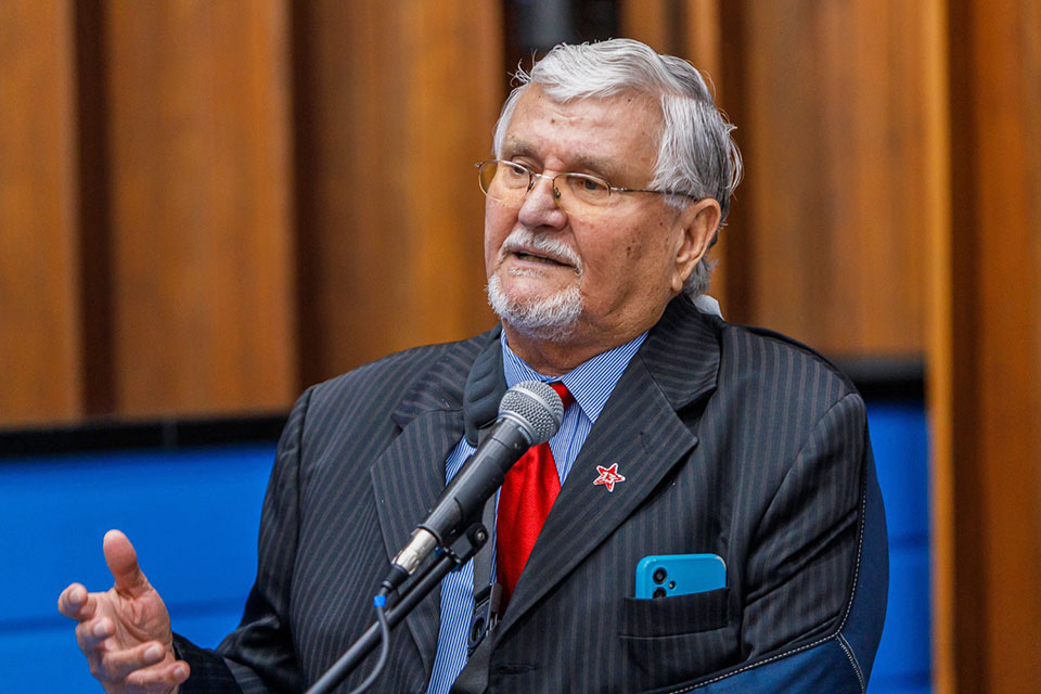 Zeca apresenta moção de congratulação a estudantes de Selvíria por medalha na Olitef