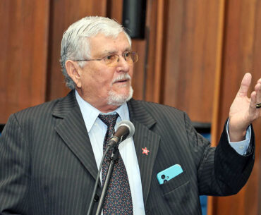 Zeca pede melhorias na rede de água e no acesso a comunidade de Rochedo