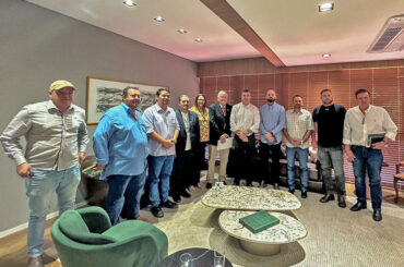 Zeca obtém compromisso do governo para asfalto em estradas do Assentamento Itamarati