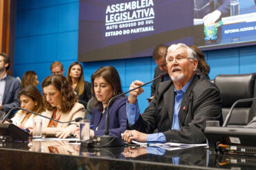 Títulos, Fomento Mulher e condomínio quilombola marcam seminário promovido por Zeca