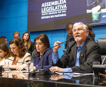 Títulos, Fomento Mulher e condomínio quilombola marcam seminário promovido por Zeca