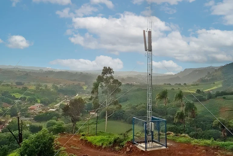 Torre repetidora de sinal instalada na zona rural de Andradas/MG